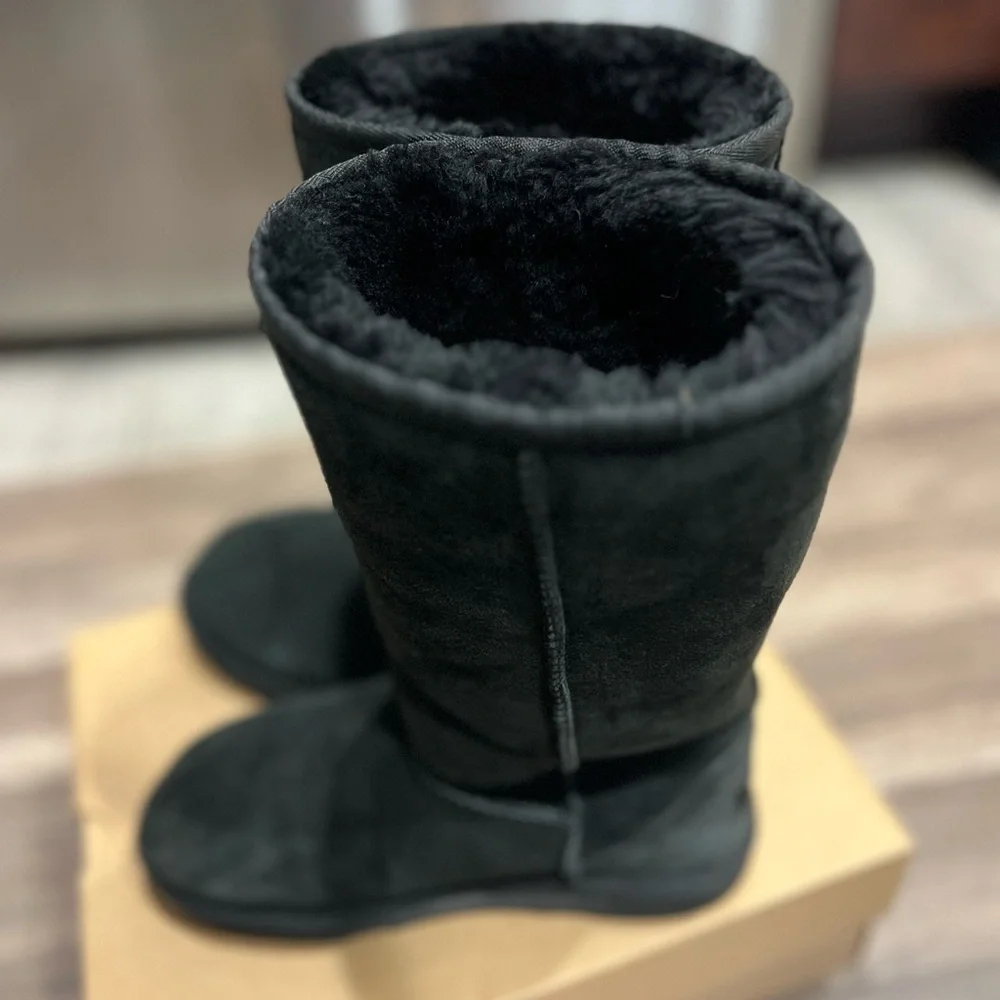 Uggs Black Classic Tall Boots Size 4 EUC Girls teens kids - Picture 8 of 9